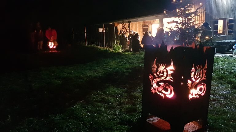 Mehr über den Artikel erfahren Weihnachtsfeier und Dorfadvent